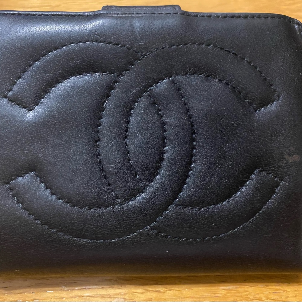 AUTH CHANEL PARIS BIFOLD WALLET🖤